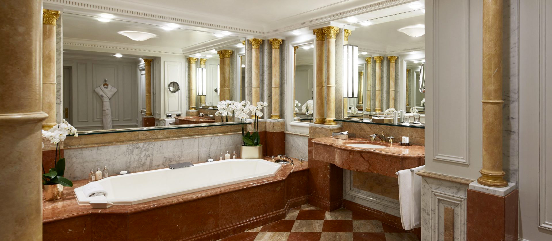 photo d'une salle de bain grand luxe d'une suite de l'hôtelcop