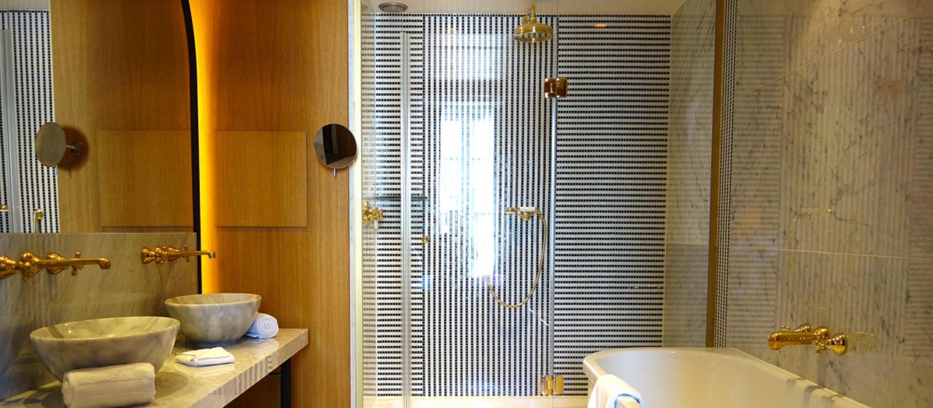 photo d'une salle de bain confort de l'hôtelcop